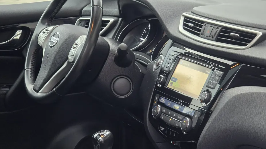 NISSAN Qashqai -