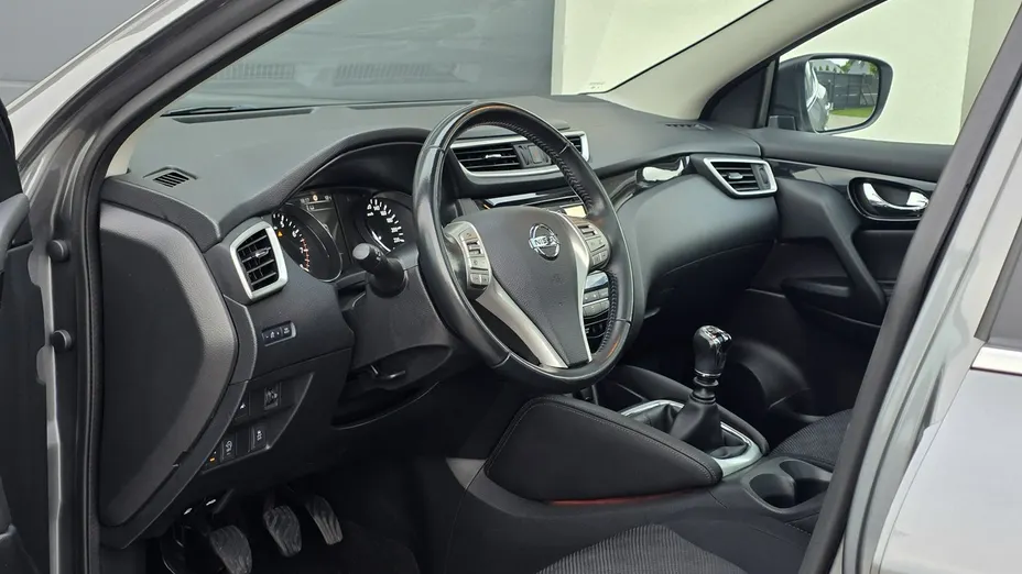 NISSAN Qashqai -