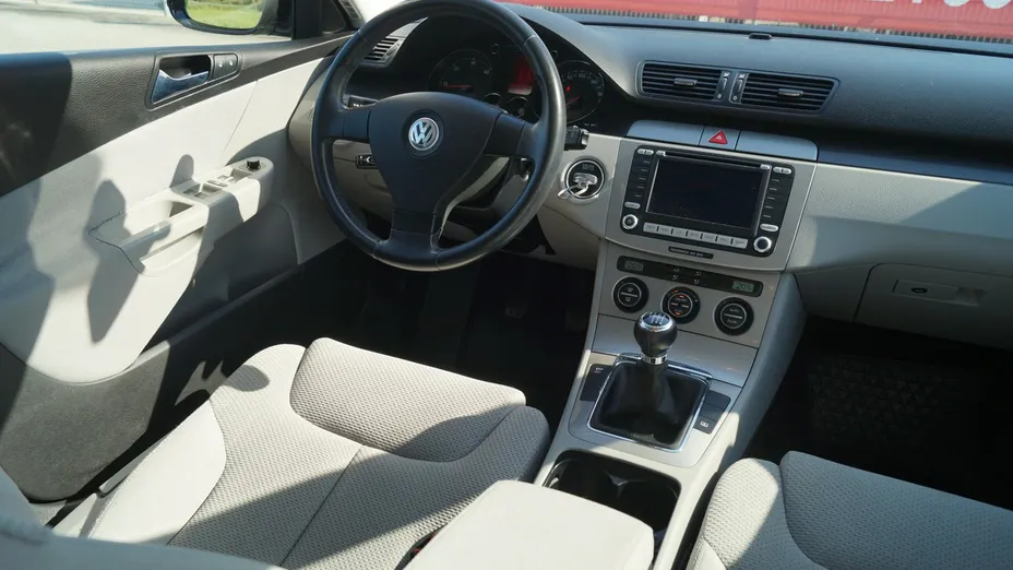 VOLKSWAGEN Passat -