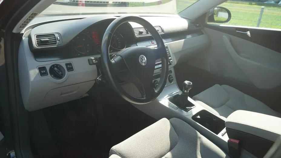 VOLKSWAGEN Passat -
