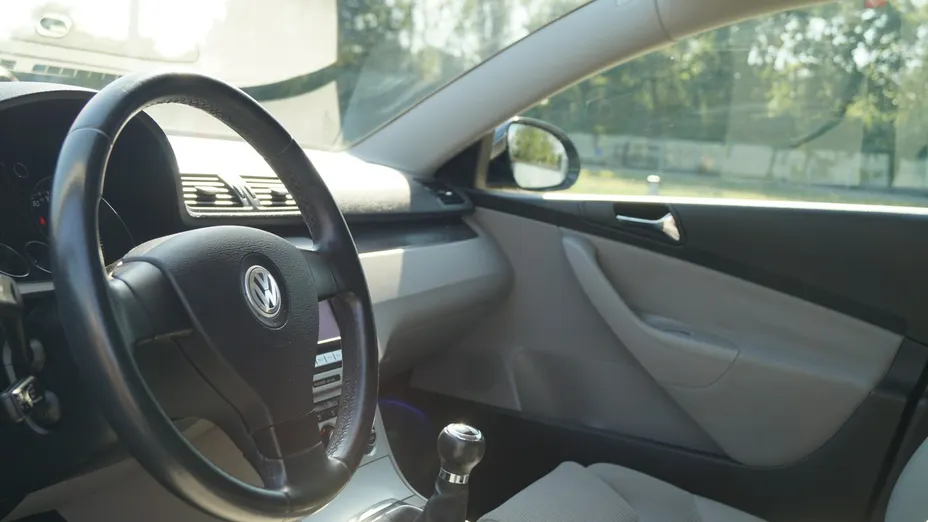 VOLKSWAGEN Passat -