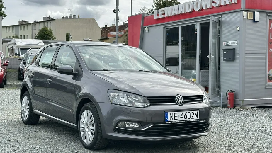 VOLKSWAGEN Polo -