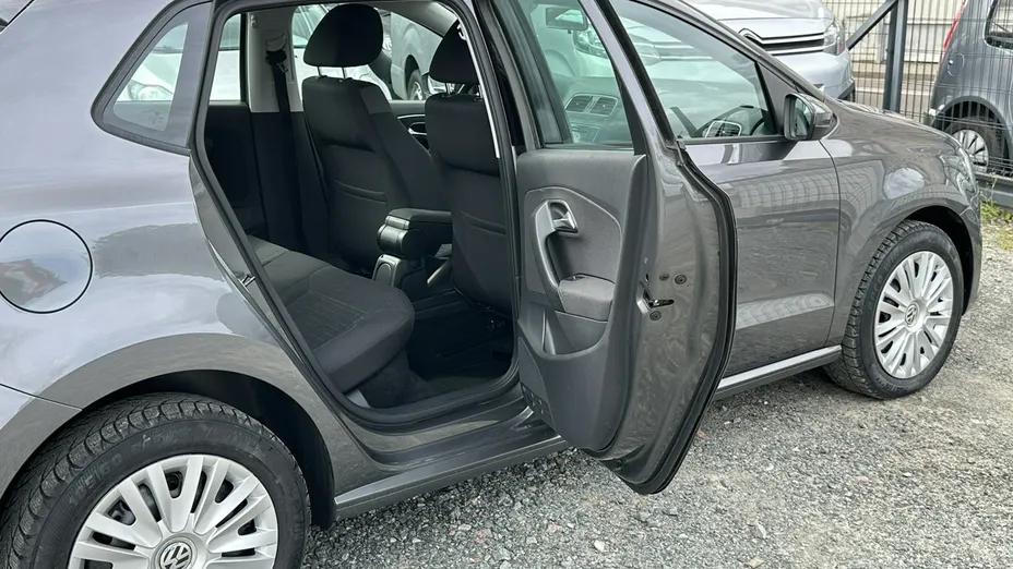 VOLKSWAGEN Polo -