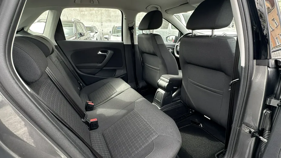 VOLKSWAGEN Polo -