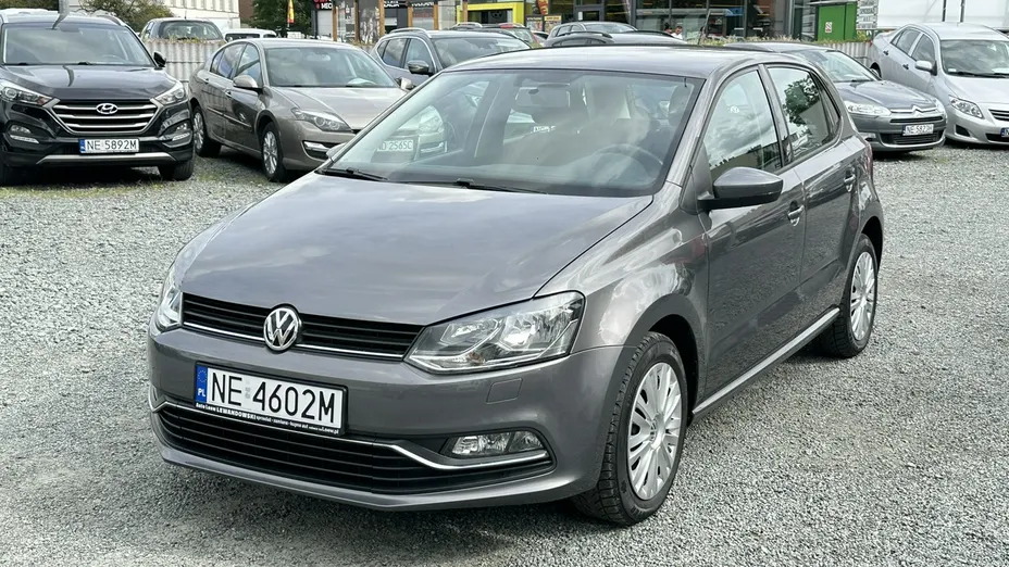 VOLKSWAGEN Polo -