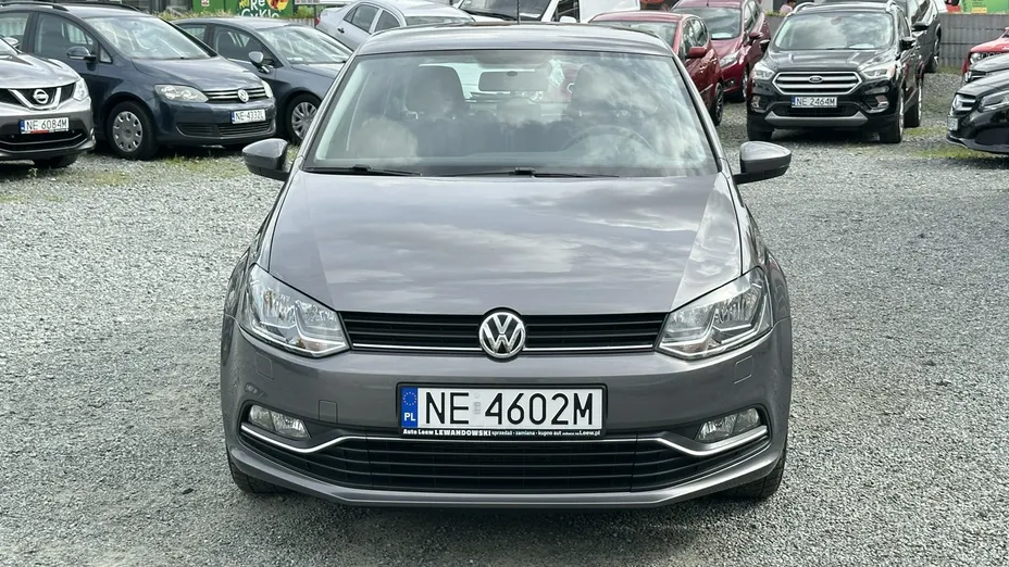 VOLKSWAGEN Polo -