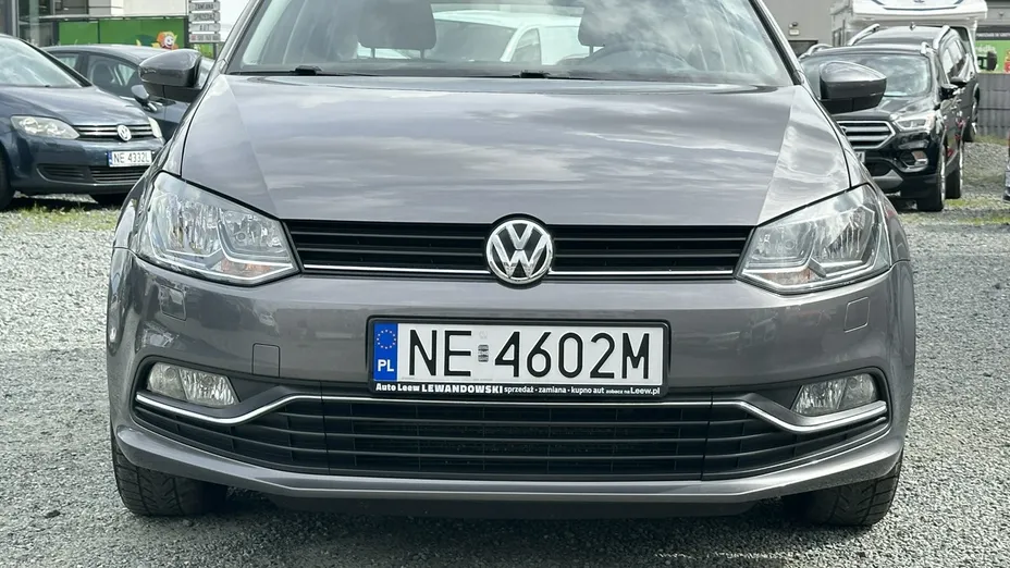VOLKSWAGEN Polo -