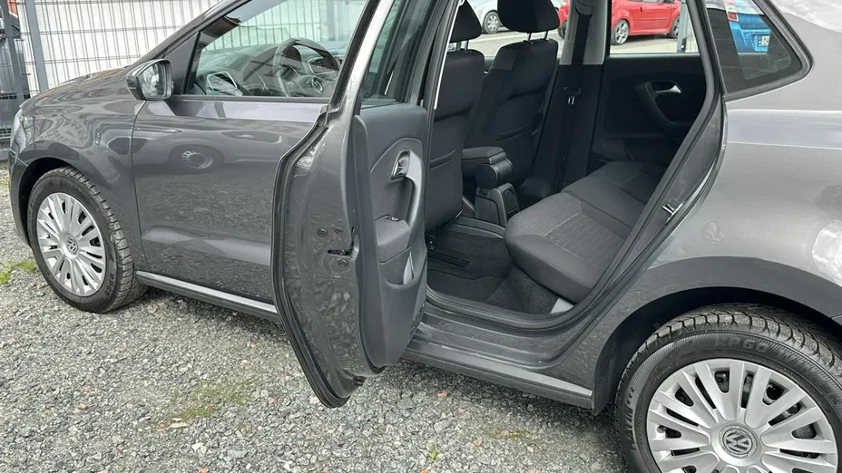 VOLKSWAGEN Polo -