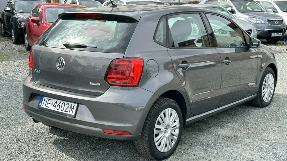 VOLKSWAGEN Polo -