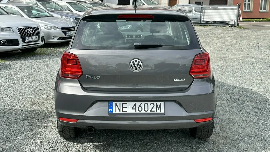VOLKSWAGEN Polo -