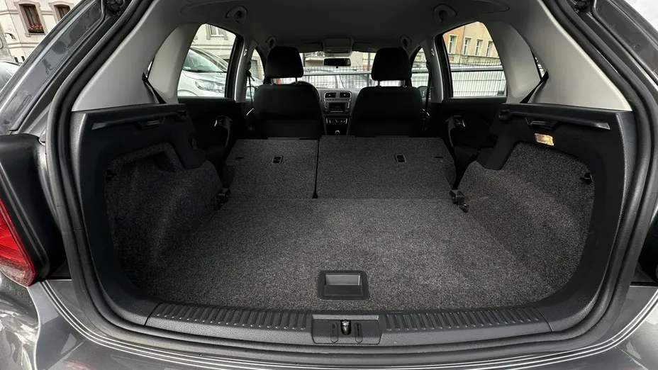 VOLKSWAGEN Polo -
