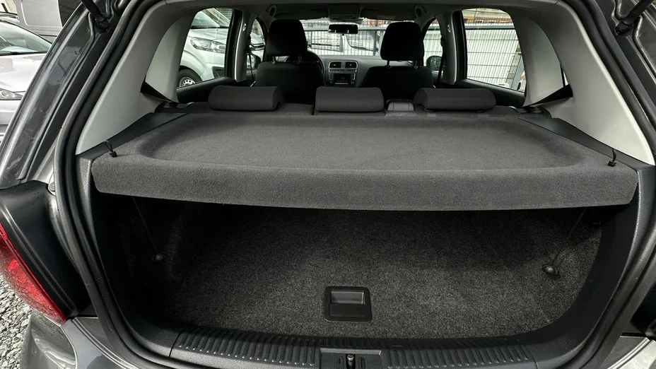 VOLKSWAGEN Polo -