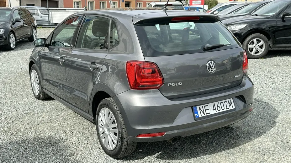 VOLKSWAGEN Polo -