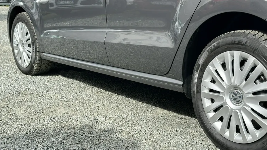 VOLKSWAGEN Polo -