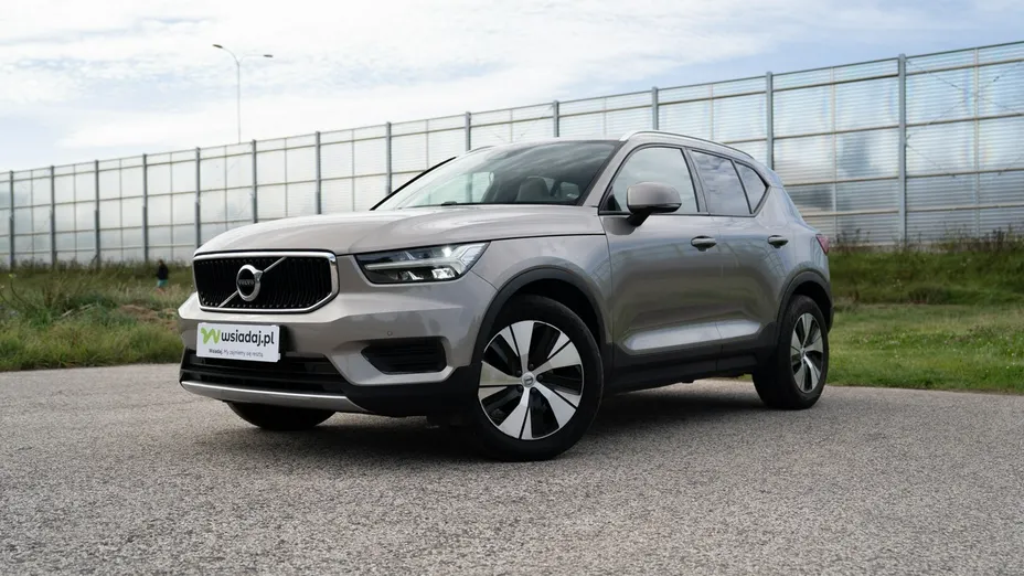 VOLVO XC40 -
