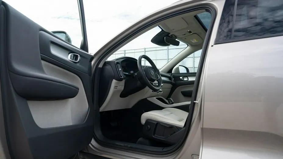 VOLVO XC40 -