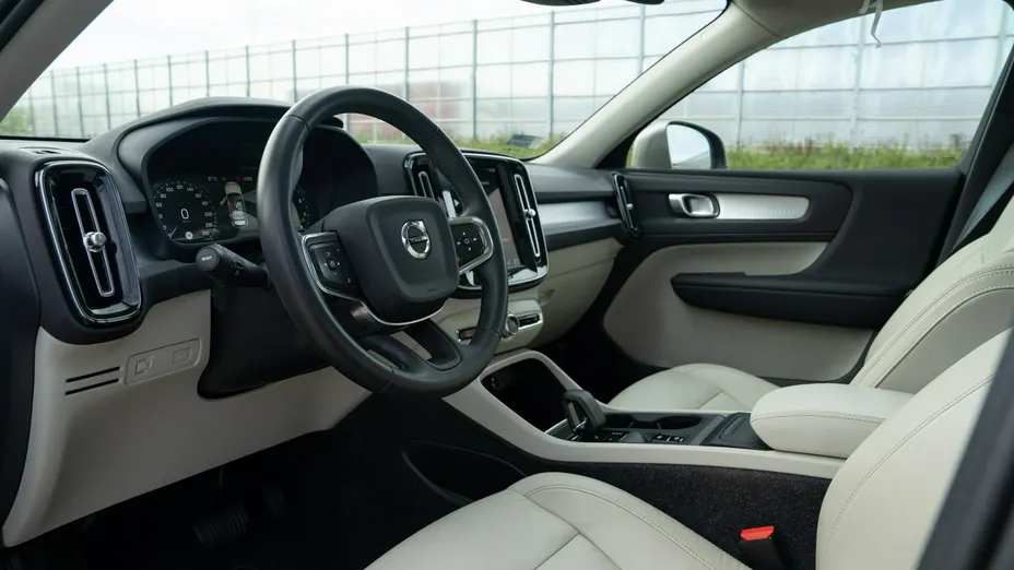 VOLVO XC40 -