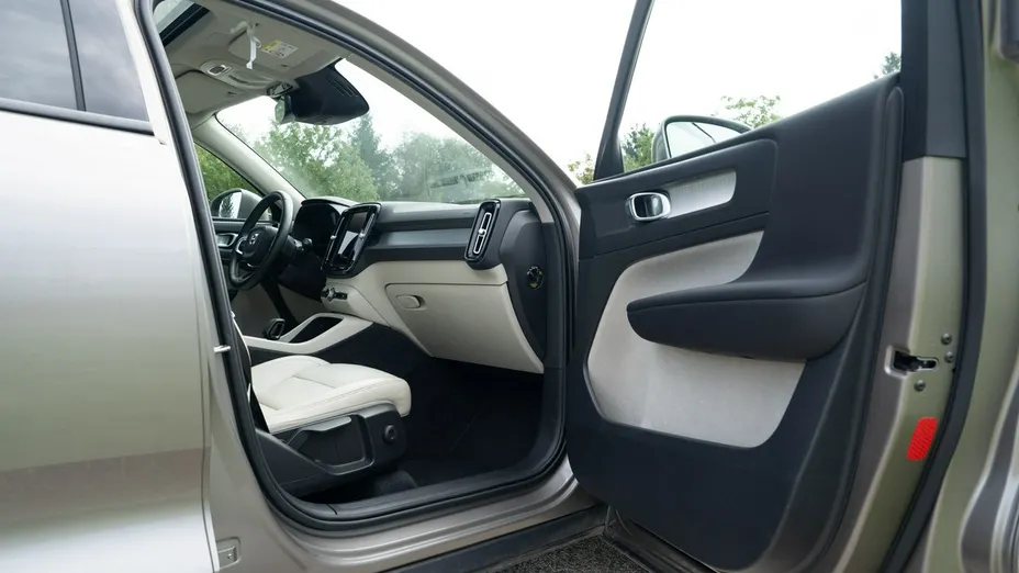 VOLVO XC40 -
