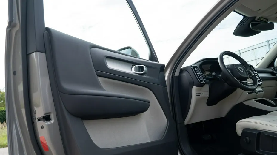 VOLVO XC40 -