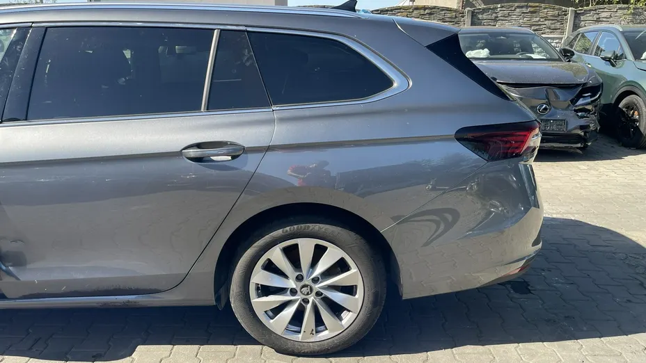 SKODA Superb -