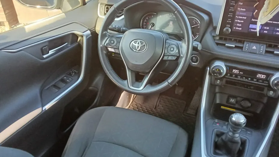 TOYOTA RAV4 -