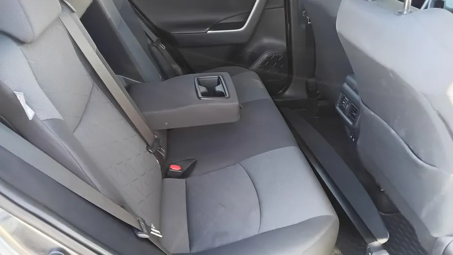 TOYOTA RAV4 -