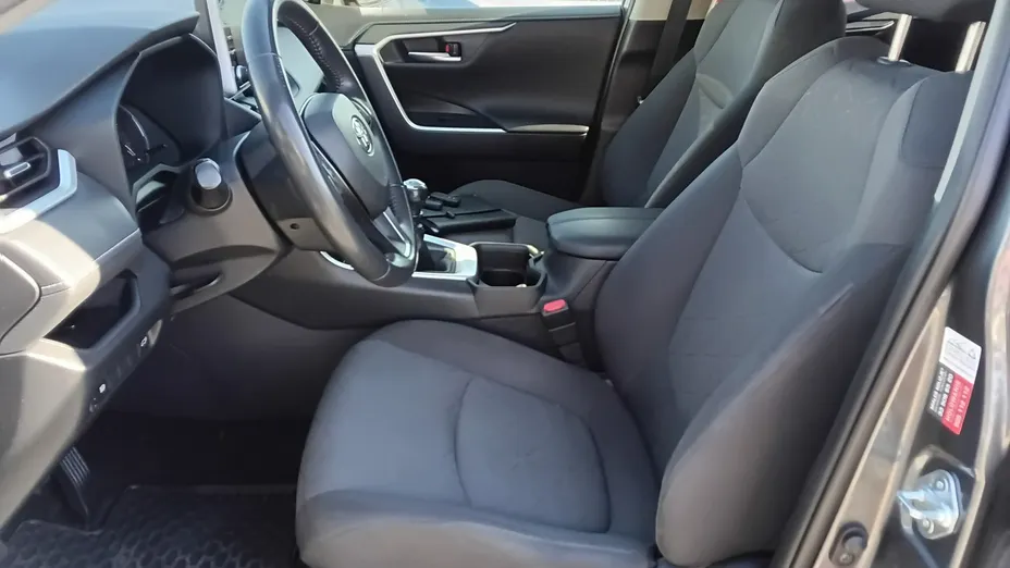 TOYOTA RAV4 -