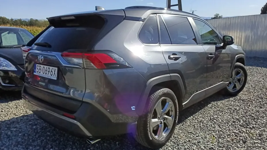 TOYOTA RAV4 -