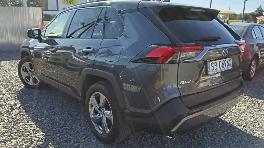 TOYOTA RAV4 -