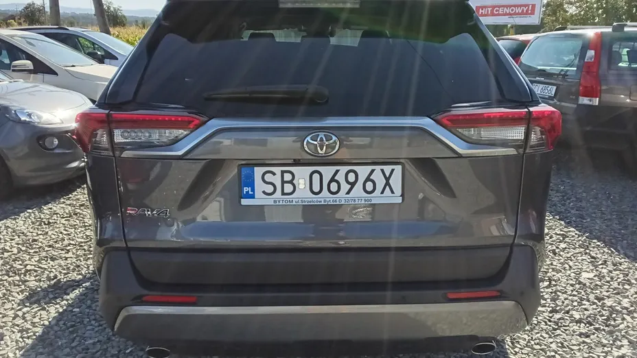 TOYOTA RAV4 -
