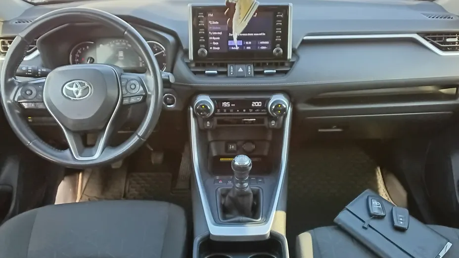 TOYOTA RAV4 -