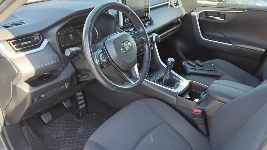 TOYOTA RAV4 -