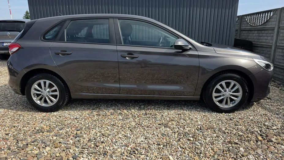 HYUNDAI i30 -