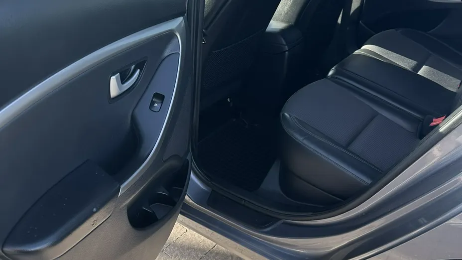 HYUNDAI i30 -