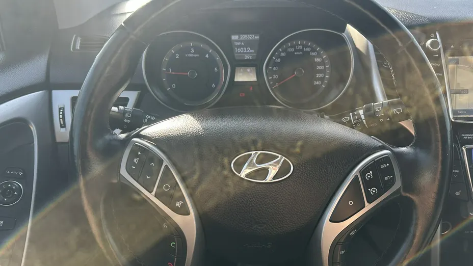 HYUNDAI i30 -