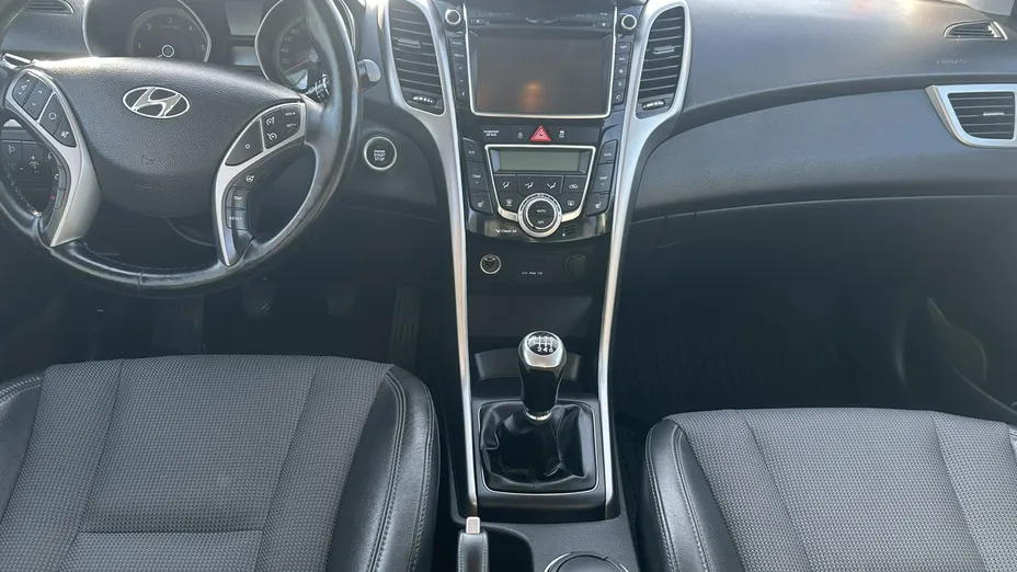HYUNDAI i30 -