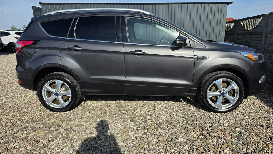 FORD Kuga -