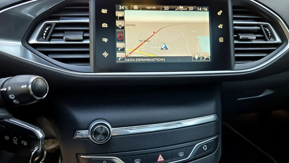 PEUGEOT 308 -