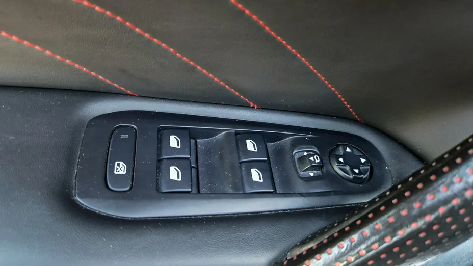 PEUGEOT 308 -
