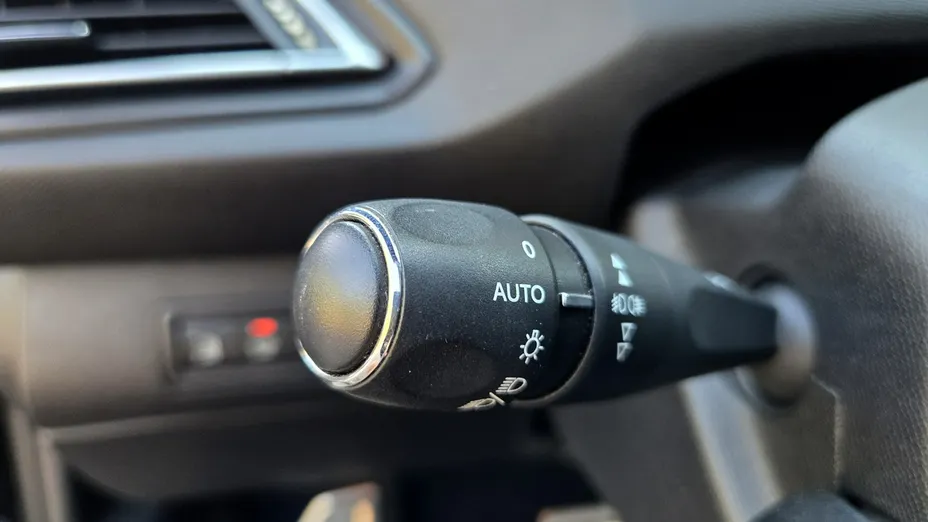 PEUGEOT 308 -