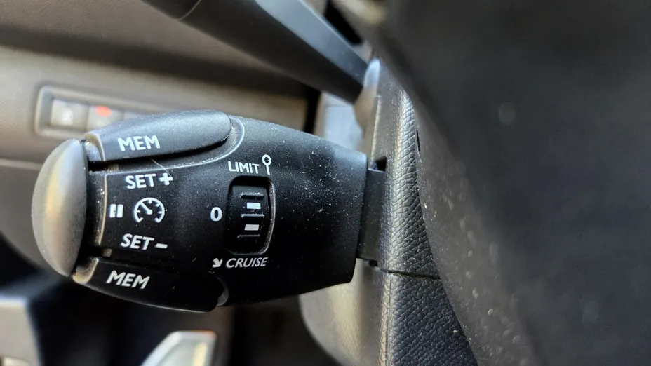 PEUGEOT 308 -
