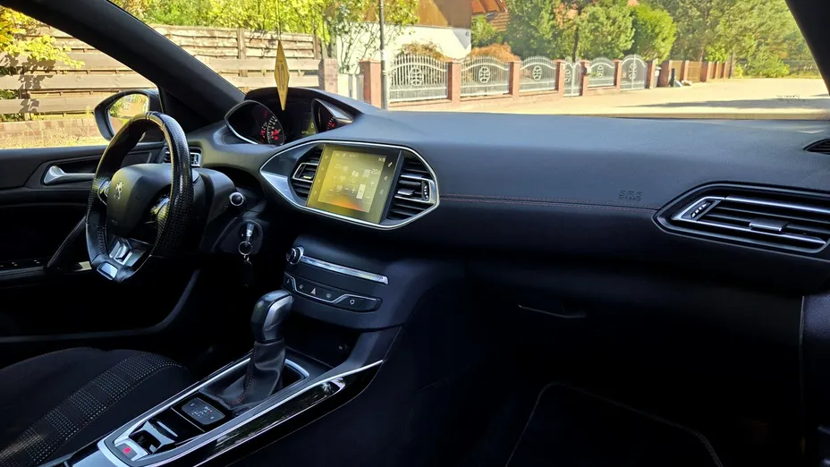 PEUGEOT 308 -