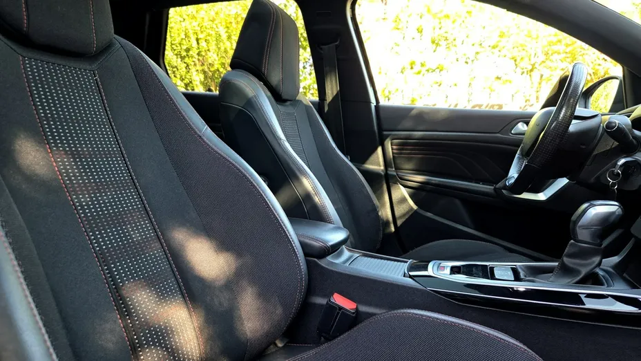 PEUGEOT 308 -