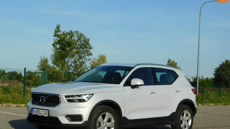 VOLVO XC40 -