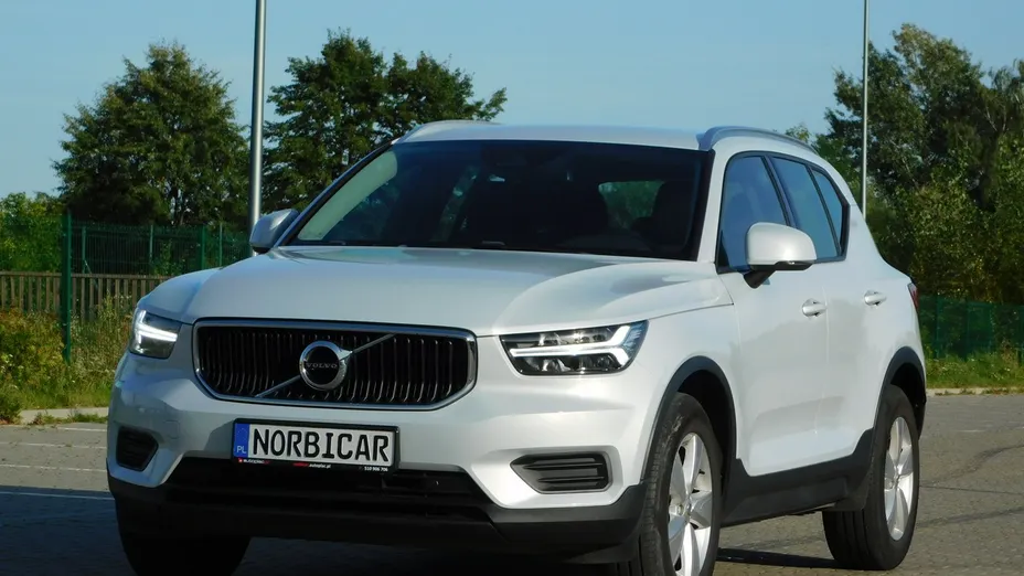 VOLVO XC40 -