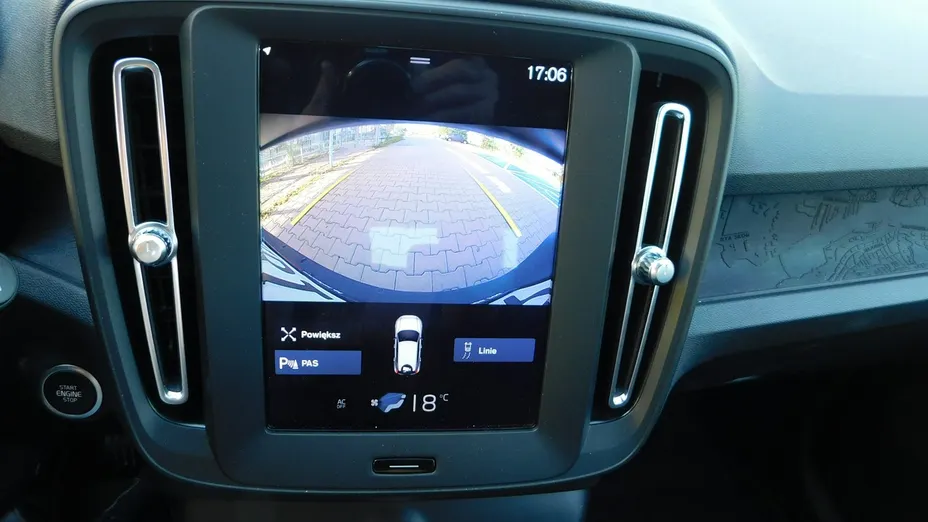 VOLVO XC40 -