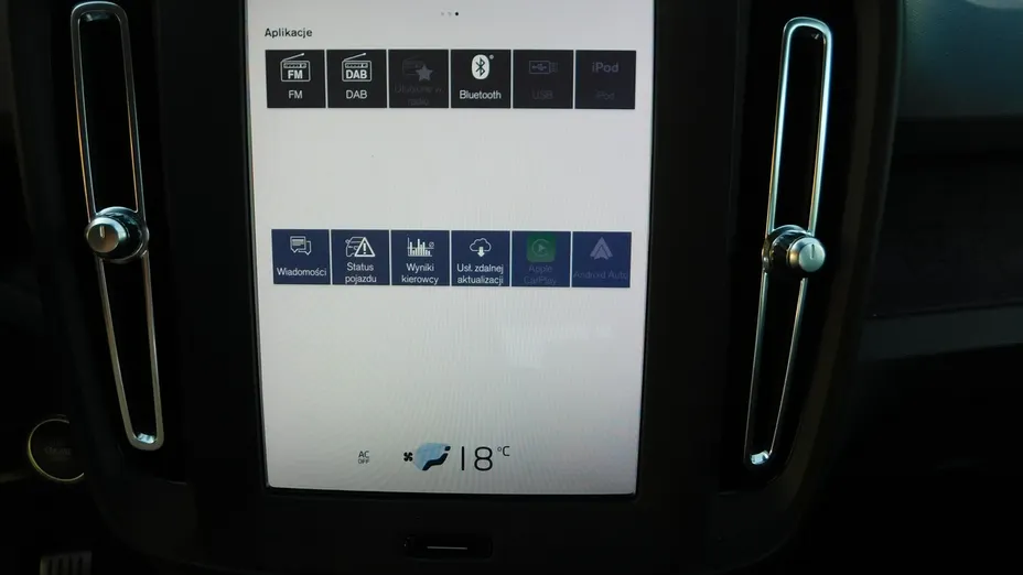 VOLVO XC40 -