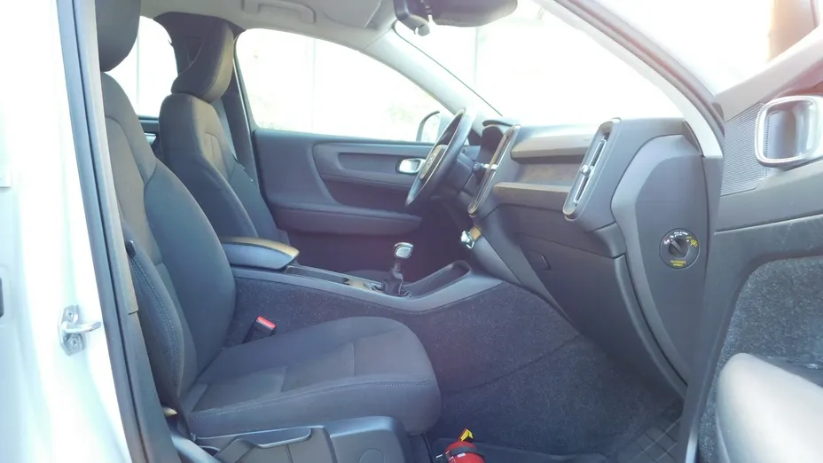 VOLVO XC40 -