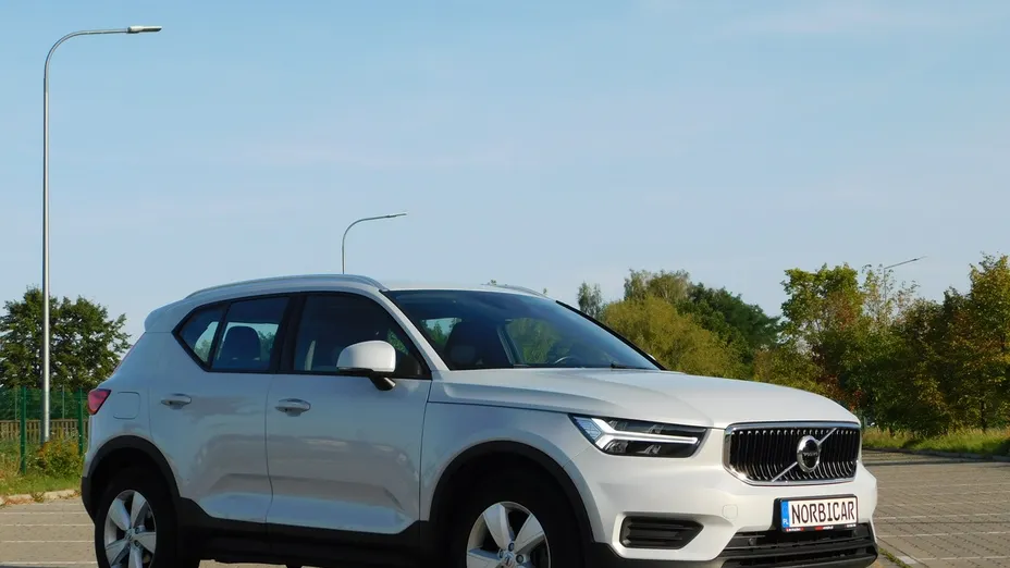 VOLVO XC40 -