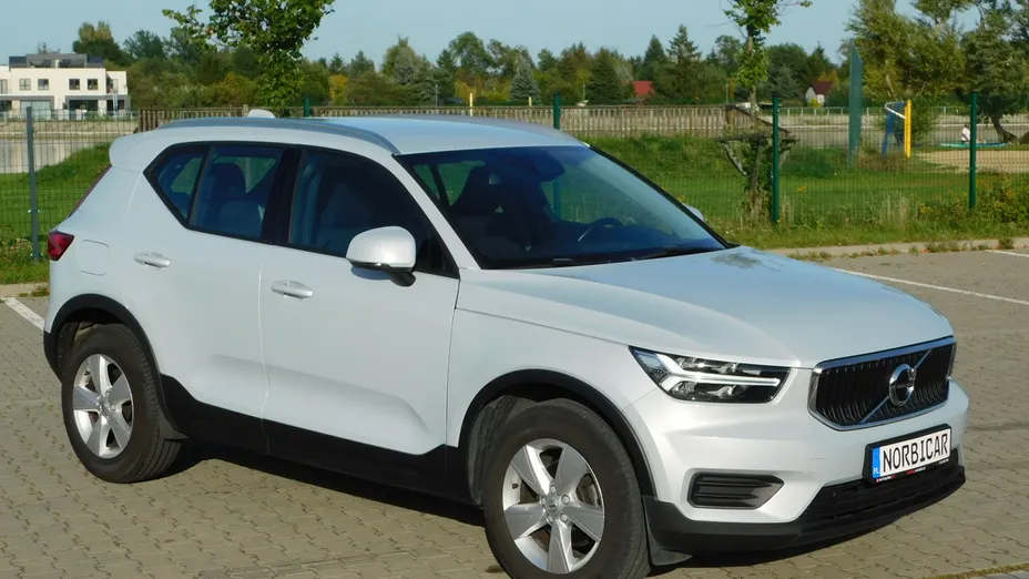 VOLVO XC40 -